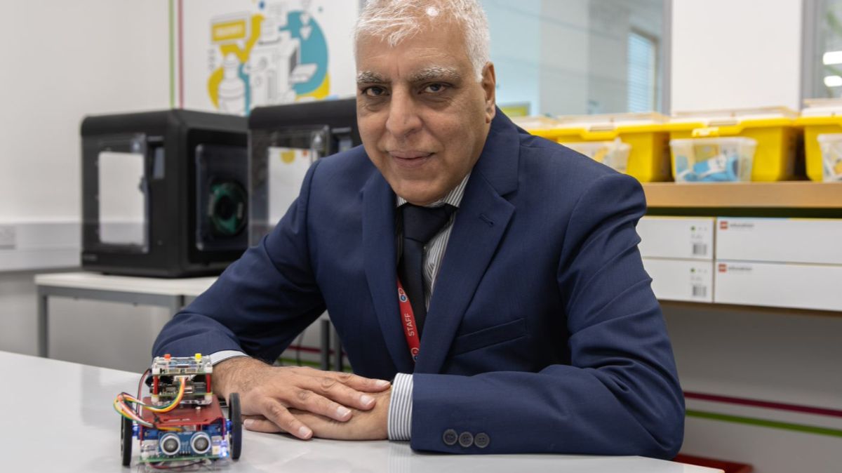 Dr Anwar Bashir