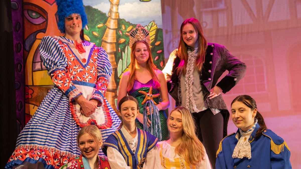 Pantomime performers