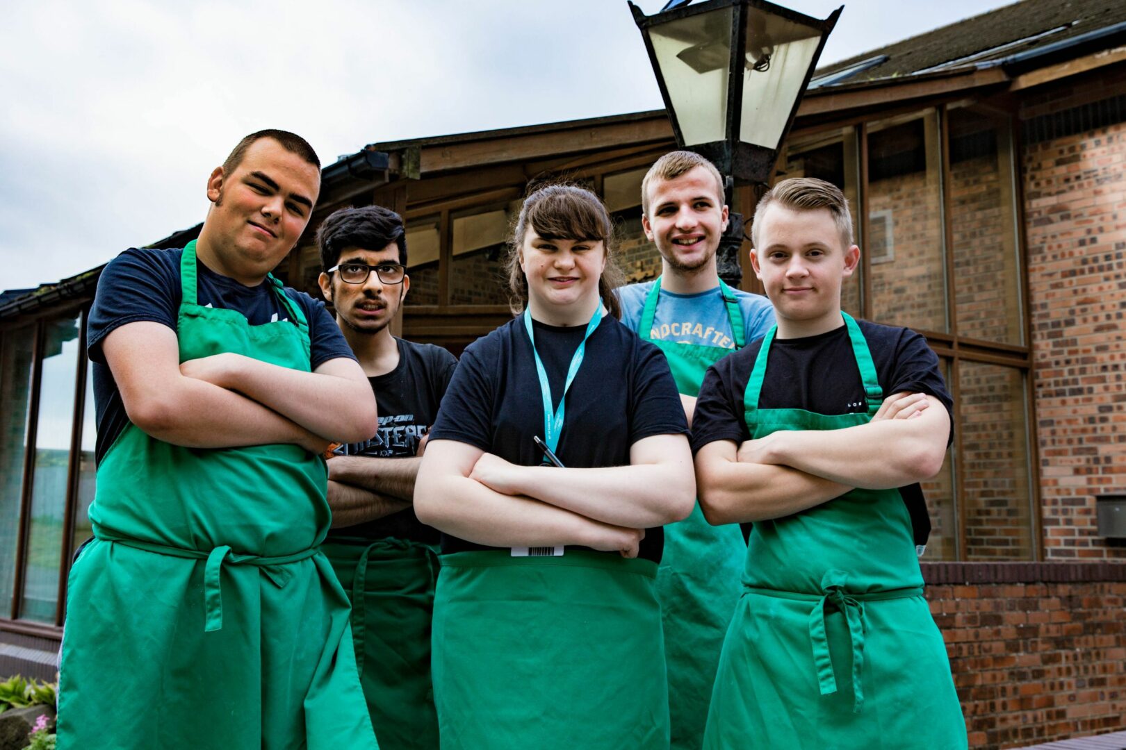 ALS students outside cafe