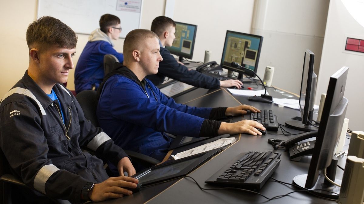 TTE students in virtual control room