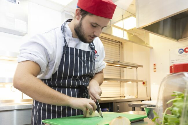 Catering student shopping onion