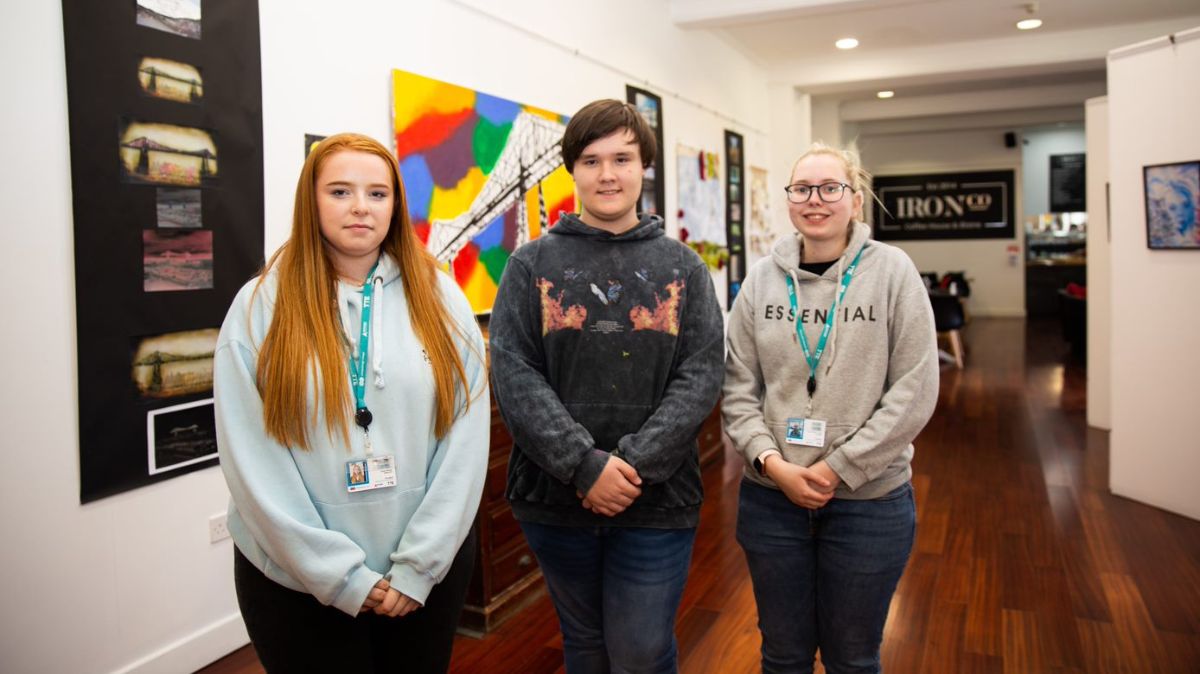 Creative arts students at Heritage Gallery