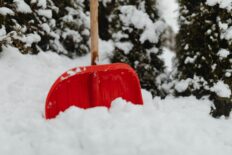 Snow shovel