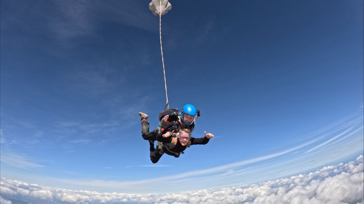 Keitan Beech skydiving