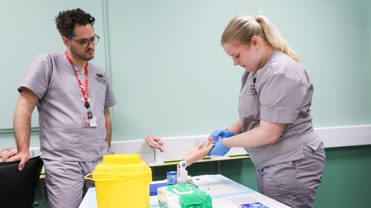Health student with tutor