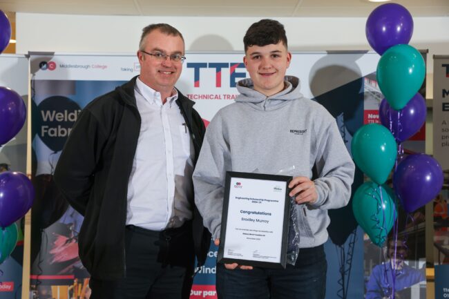 Employer Globus Metal Powders Ltd with Scholar Bradley Murray