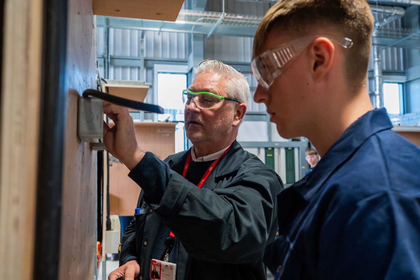 Electrical tutor with student