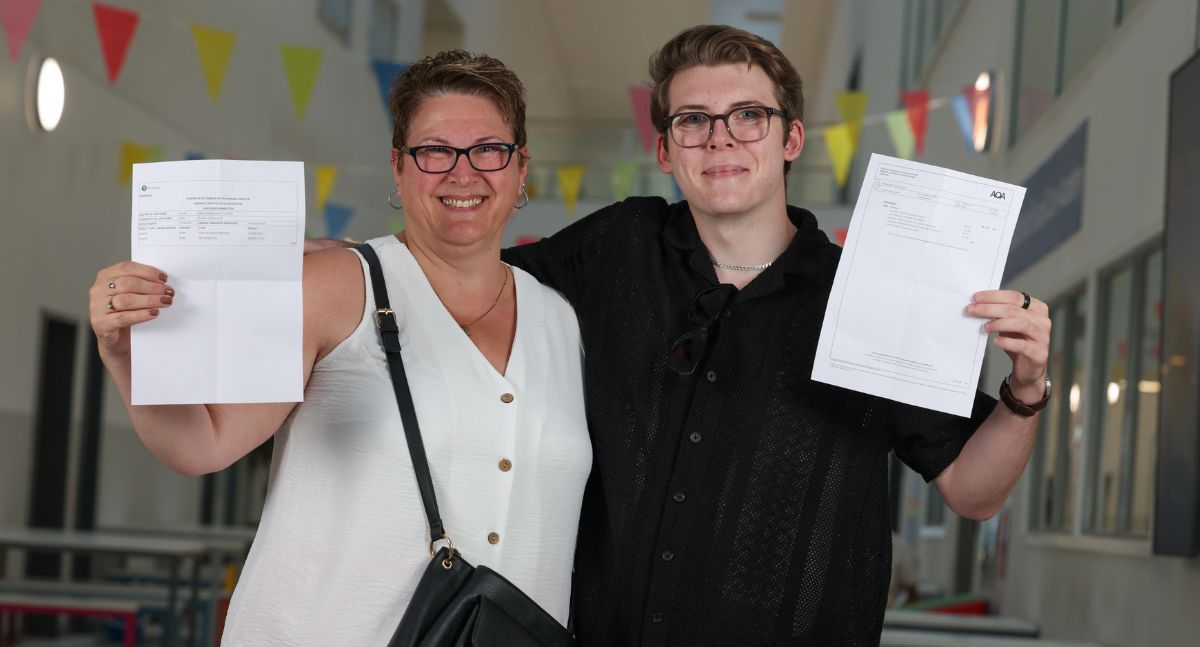 Logan and mum Joanna Carr