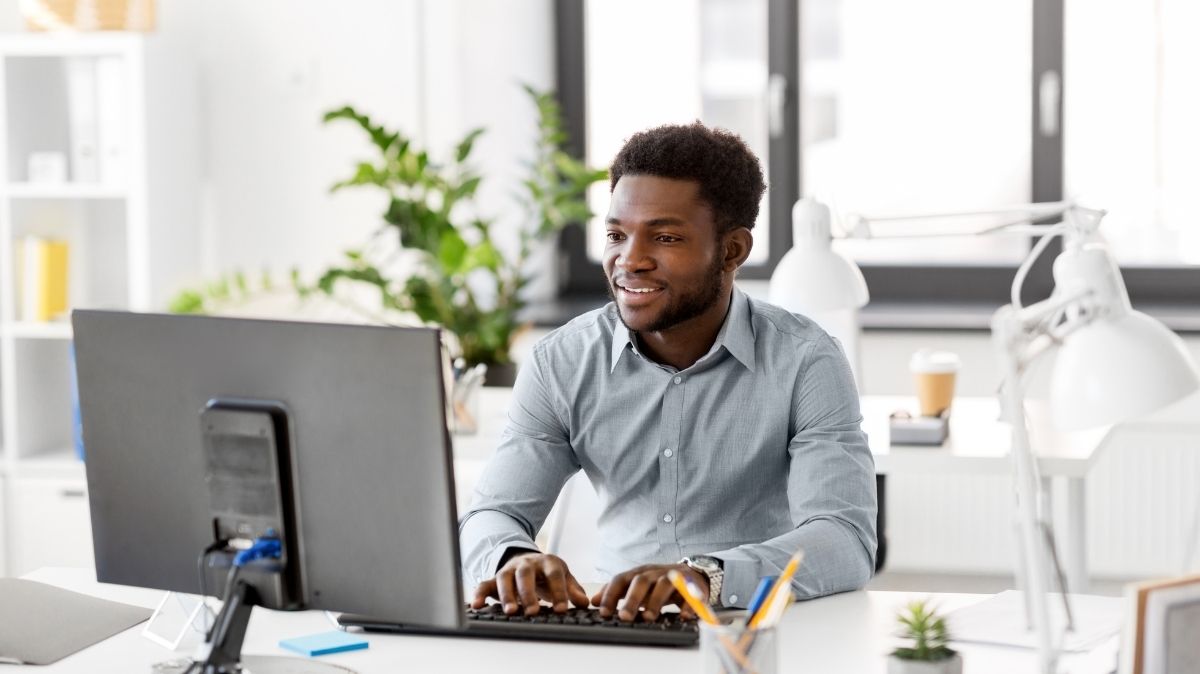 Admin Apprentice in office