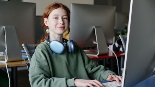 Apprentice on computer