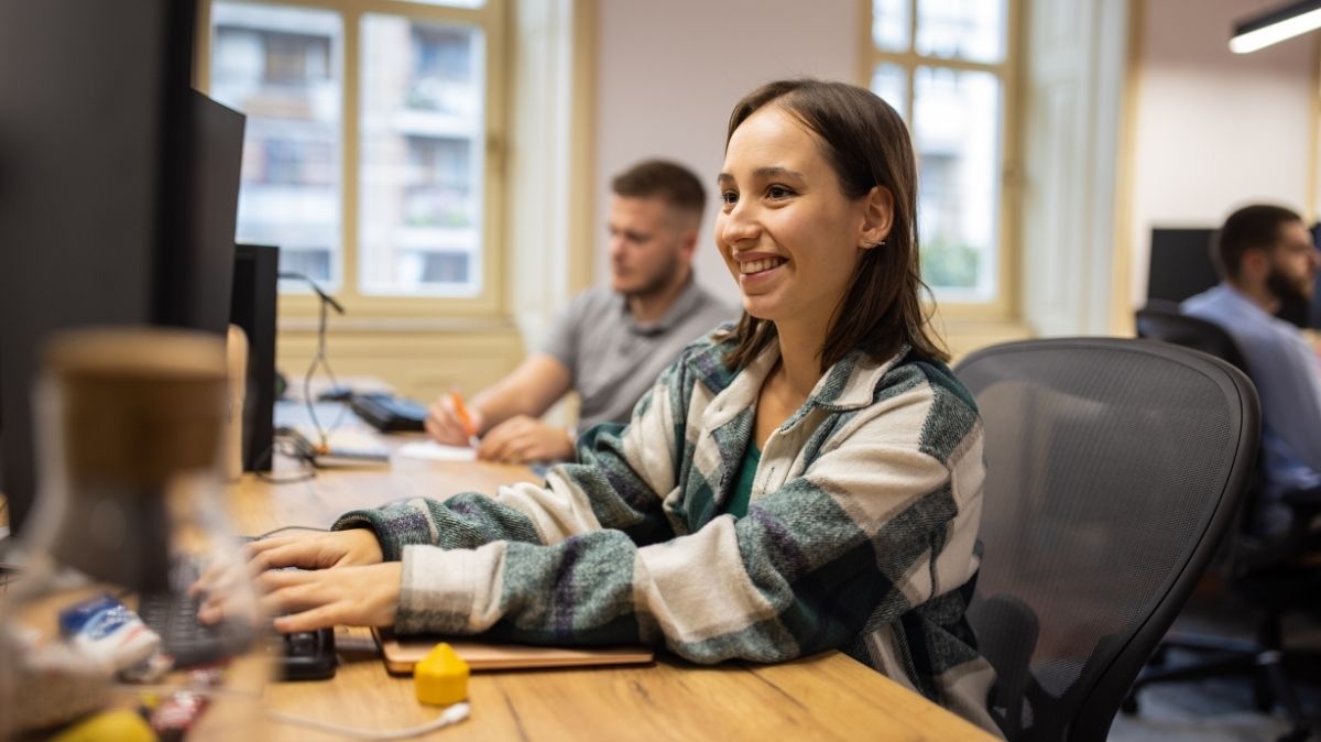 Admin apprentice in office